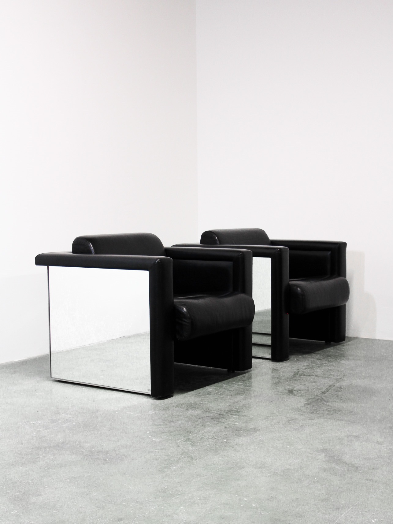 Mod. 57S2 pair of armchairs, known as “New Weissenhof” HAUSSMANN Trix & Robert