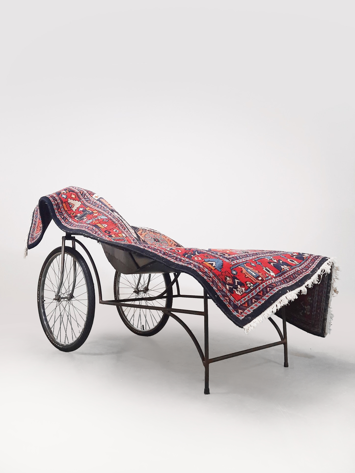 « Divan » GRUPPE PENTAGON