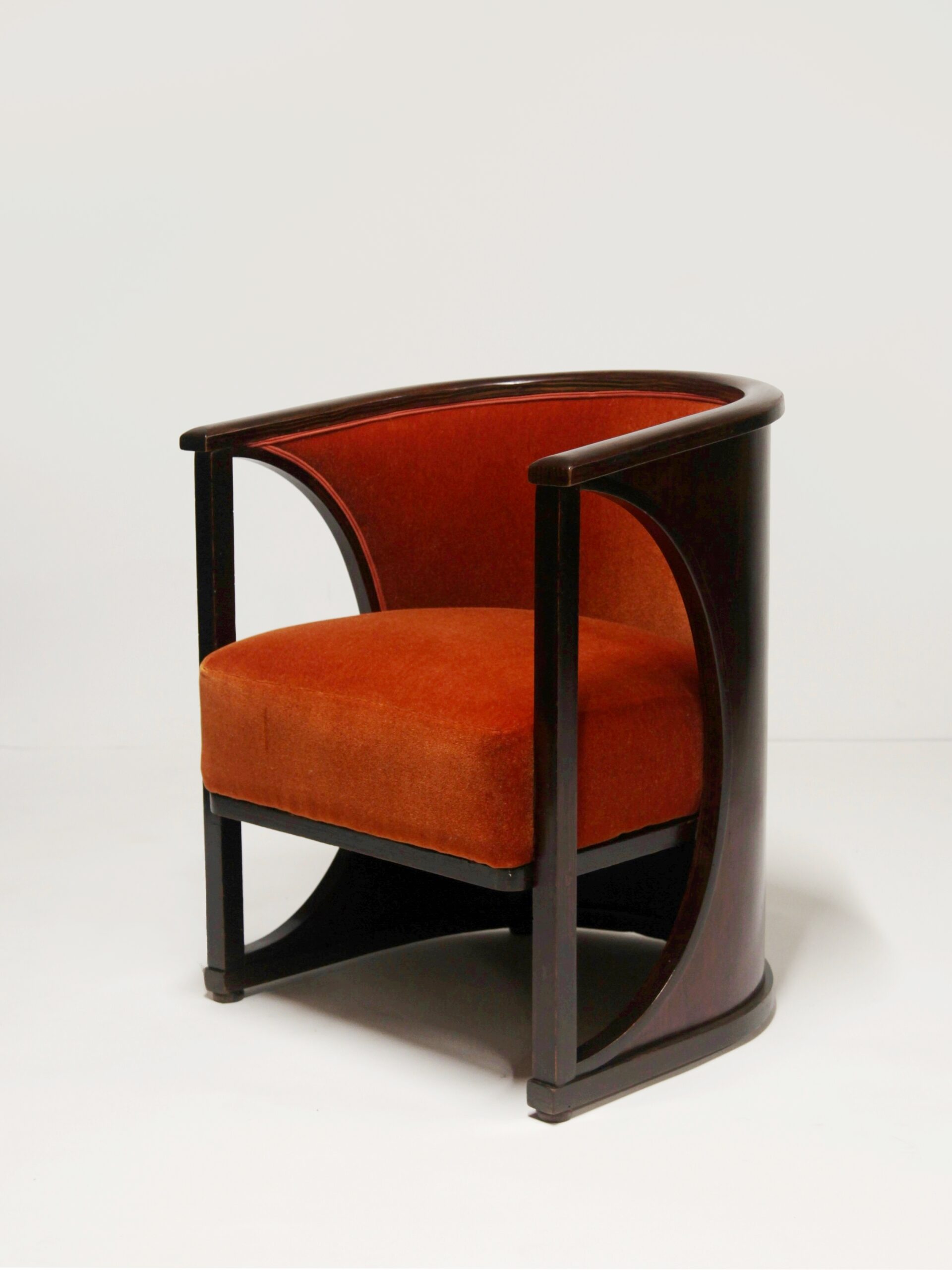 Fauteuil mod. 428/F, dit « Demi-lune » HOFFMANN Josef