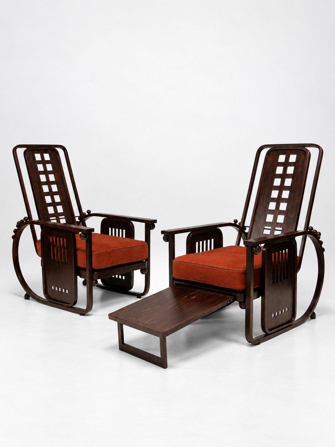 Pair of armchairs mod. 670 with foot rest, known as « Sitzmaschine » HOFFMANN Josef